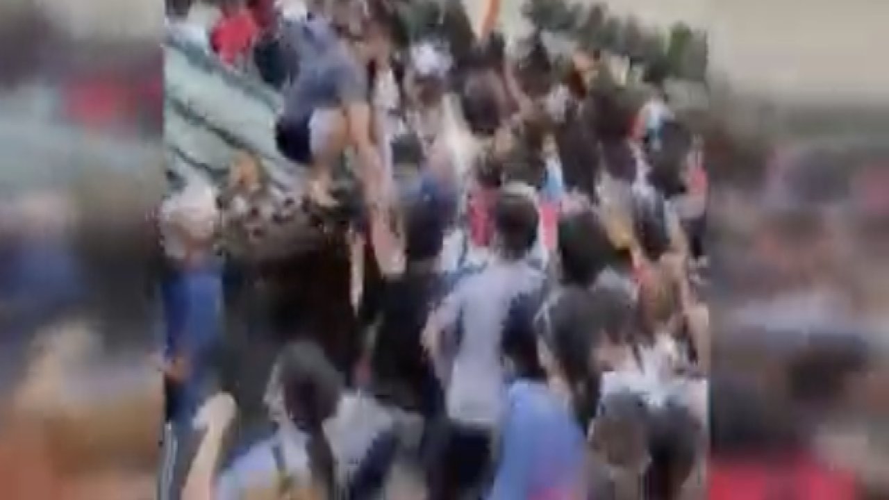 Filipinler’de halk, Covid-19 aşı merkezlerine hücum etti