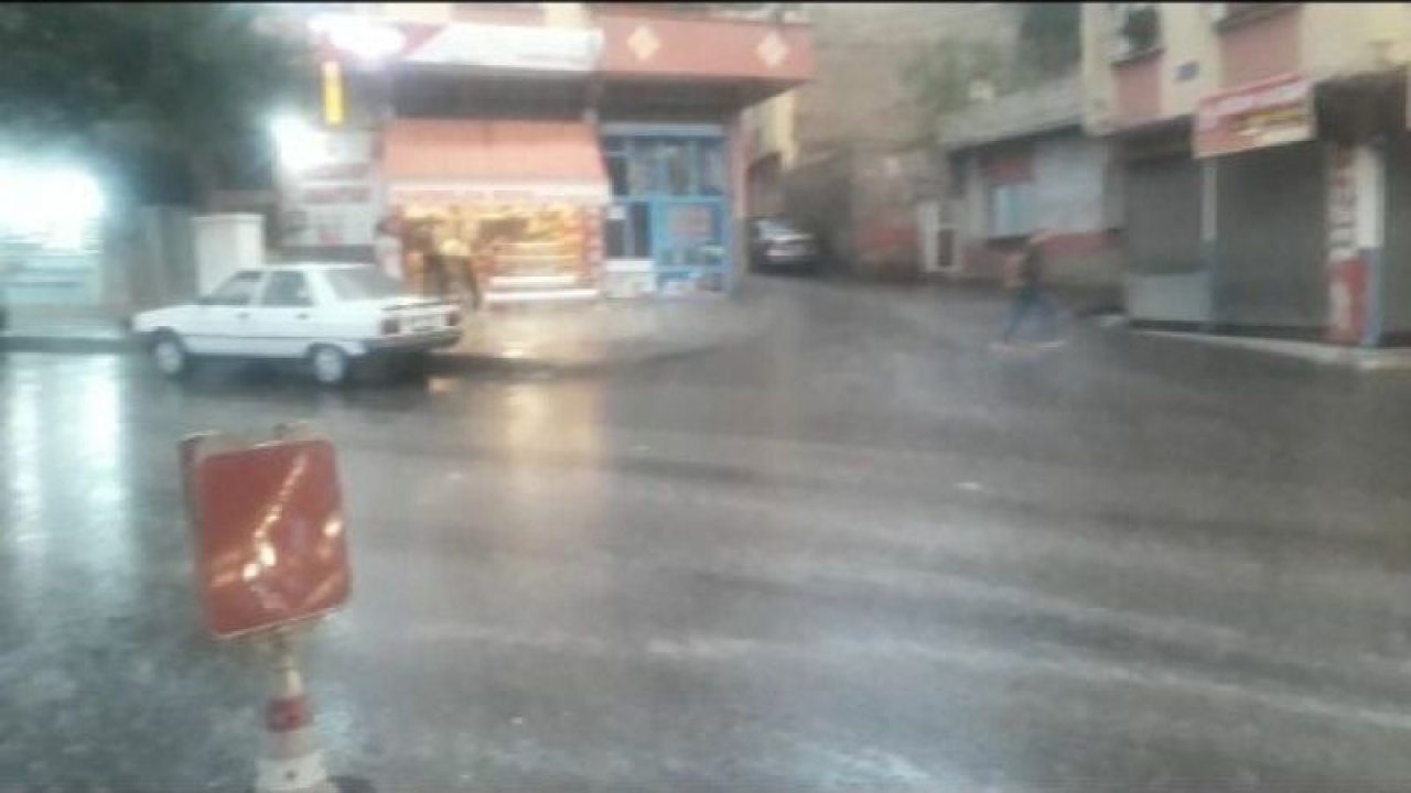 Son Dakika:Video Haber...Gaziantep'te şiddetli yağış...Bir Çok Mahallede Elektrikler Kesildi