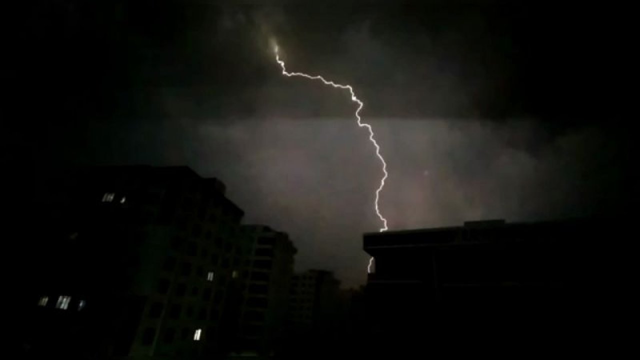 Video Haber:Gaziantep'te şimşekler gökyüzünü aydınlattı
