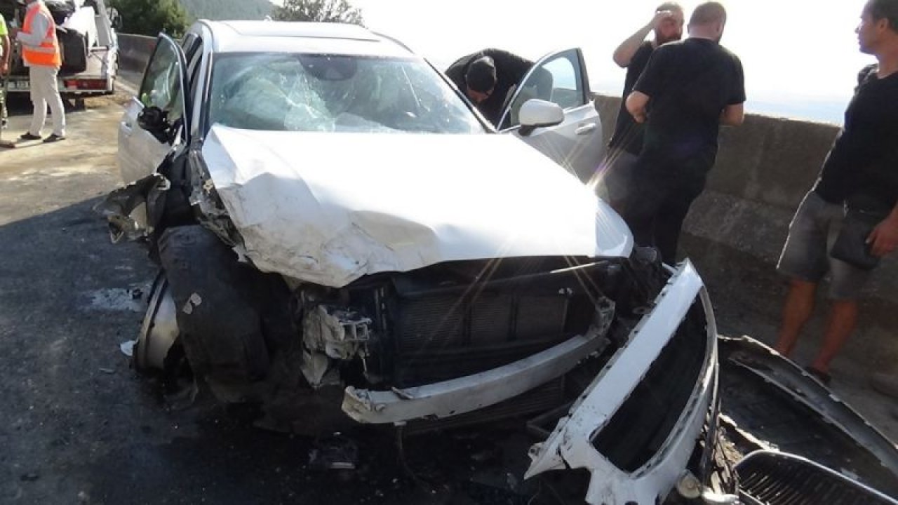 Son Dakika: Video Haber...Gaziantep'te İki araç kafa kafaya çarpıştı: 1’i ağır 8 yaralı