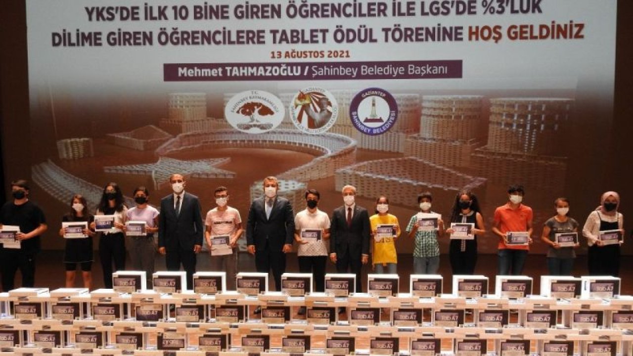 Şahinbey’de başarılı öğrencilere tablet