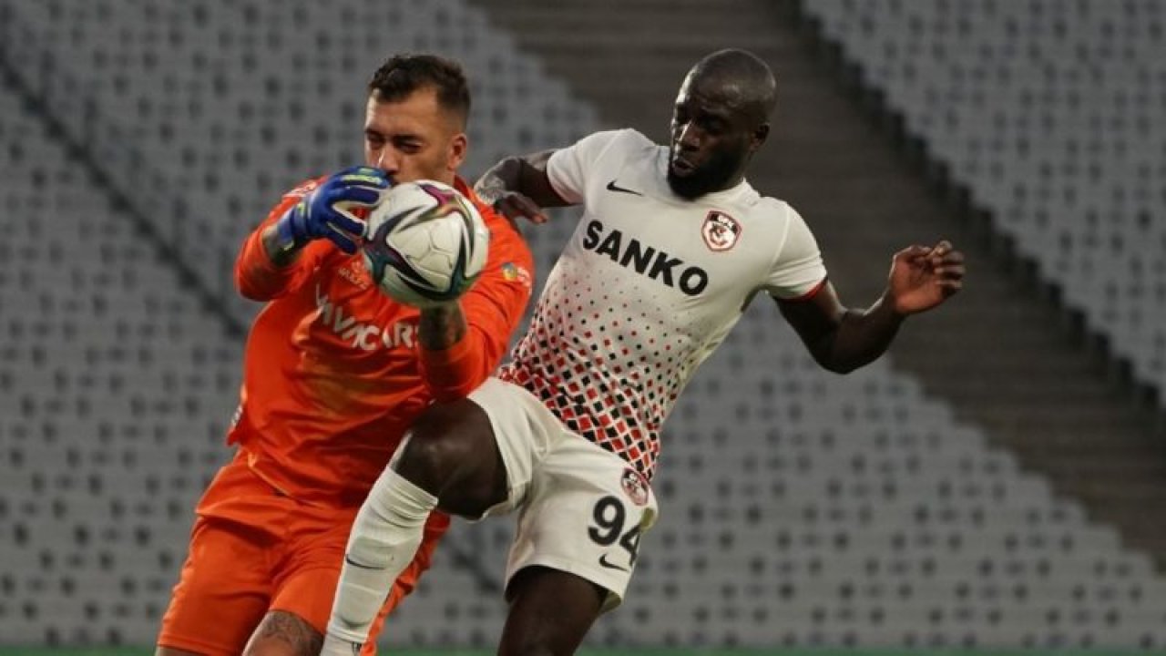 Gaziantep FK, Kendi Kalesine Gol Attı, 10 Kişi Kaldı, 3-2 Yenildi