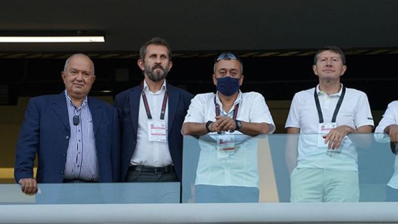 Yöneticiler pür dikkat izledi