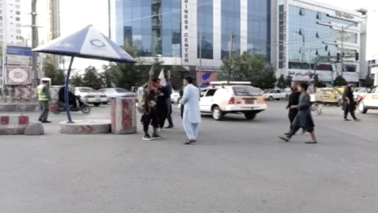 Taliban’ın kontrolü ele aldığı Kabil sokakları görüntülendi