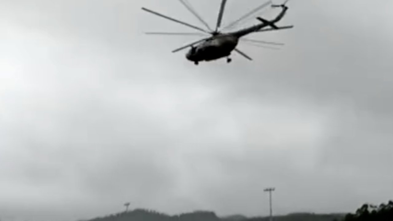 Meksika Donanmasına ait helikopter iniş yaptığı sırada düştü