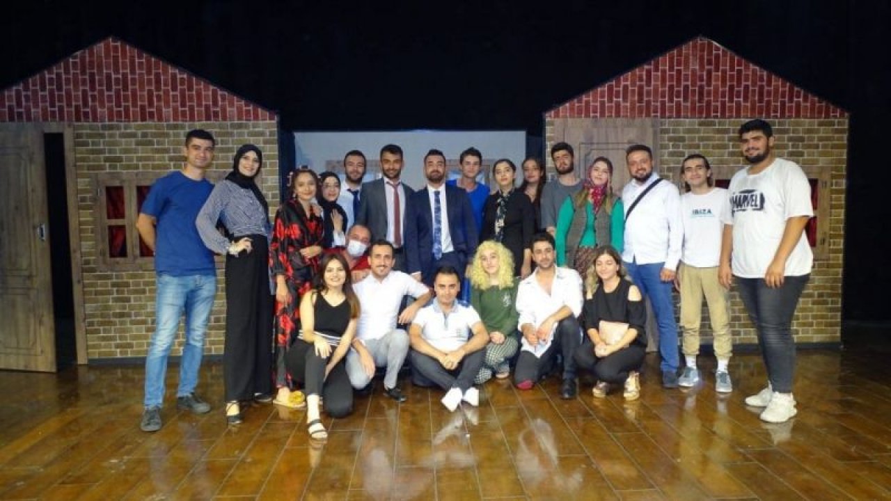 Genç tiyatrocuların örnek davranışı