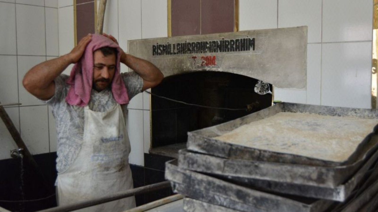 Gaziantepli fırıncılar sıcak havada zorlu mesai yapıyor