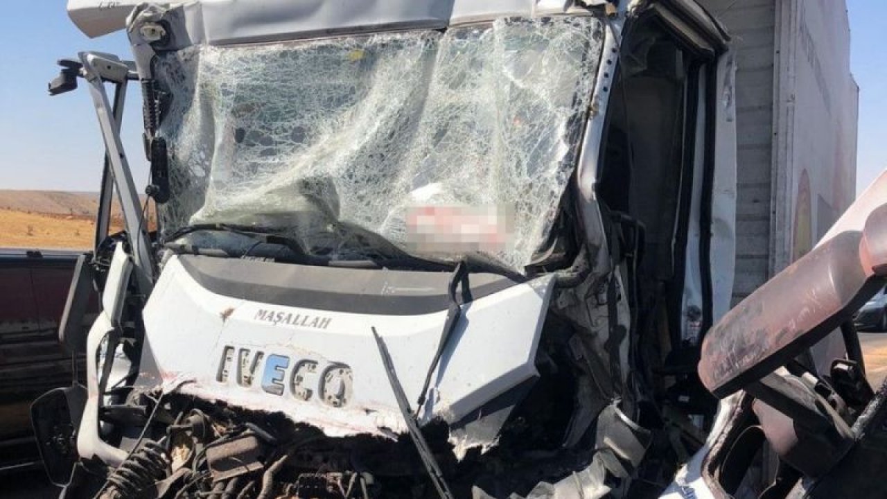 Son Dakika: Video Haber....Gaziantep Otobanında Feci Kaza...Feci kazada tır şoförü öldü