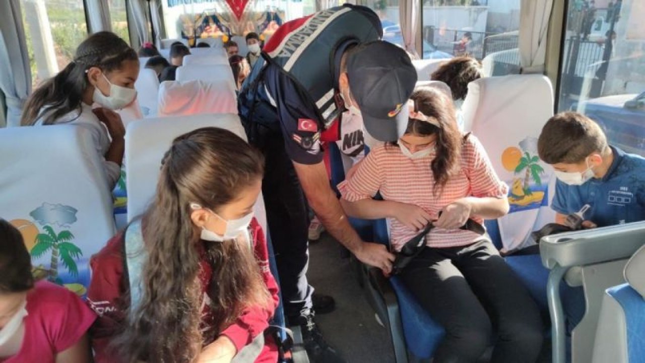Gaziantep'te jandarma ekiplerinden okul servislerinde denetim