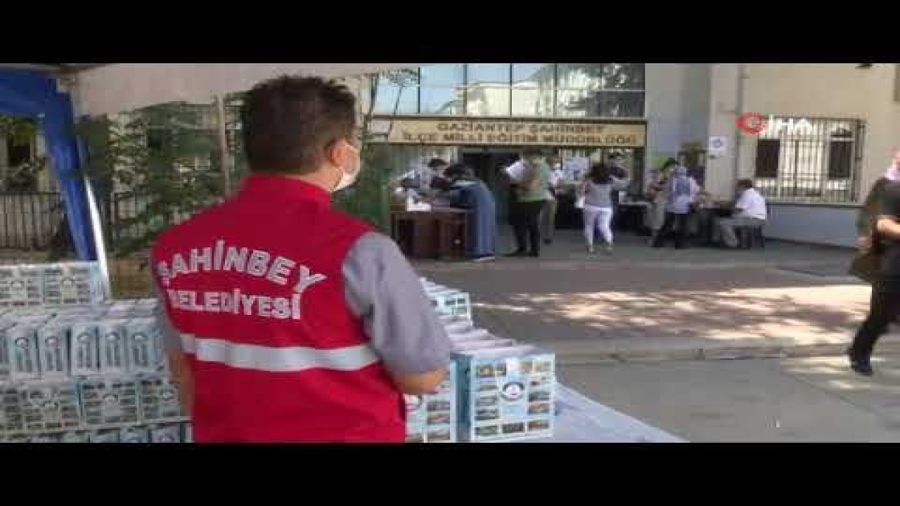 Şahinbey'den yeni atanan öğretmenlere hediye sürprizi