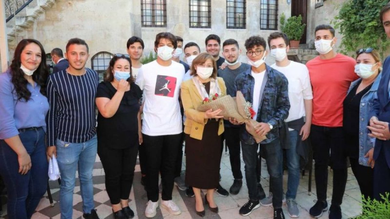 Başkan Şahin konaklama ihtiyacı giderilen öğrencilerle buluştu
