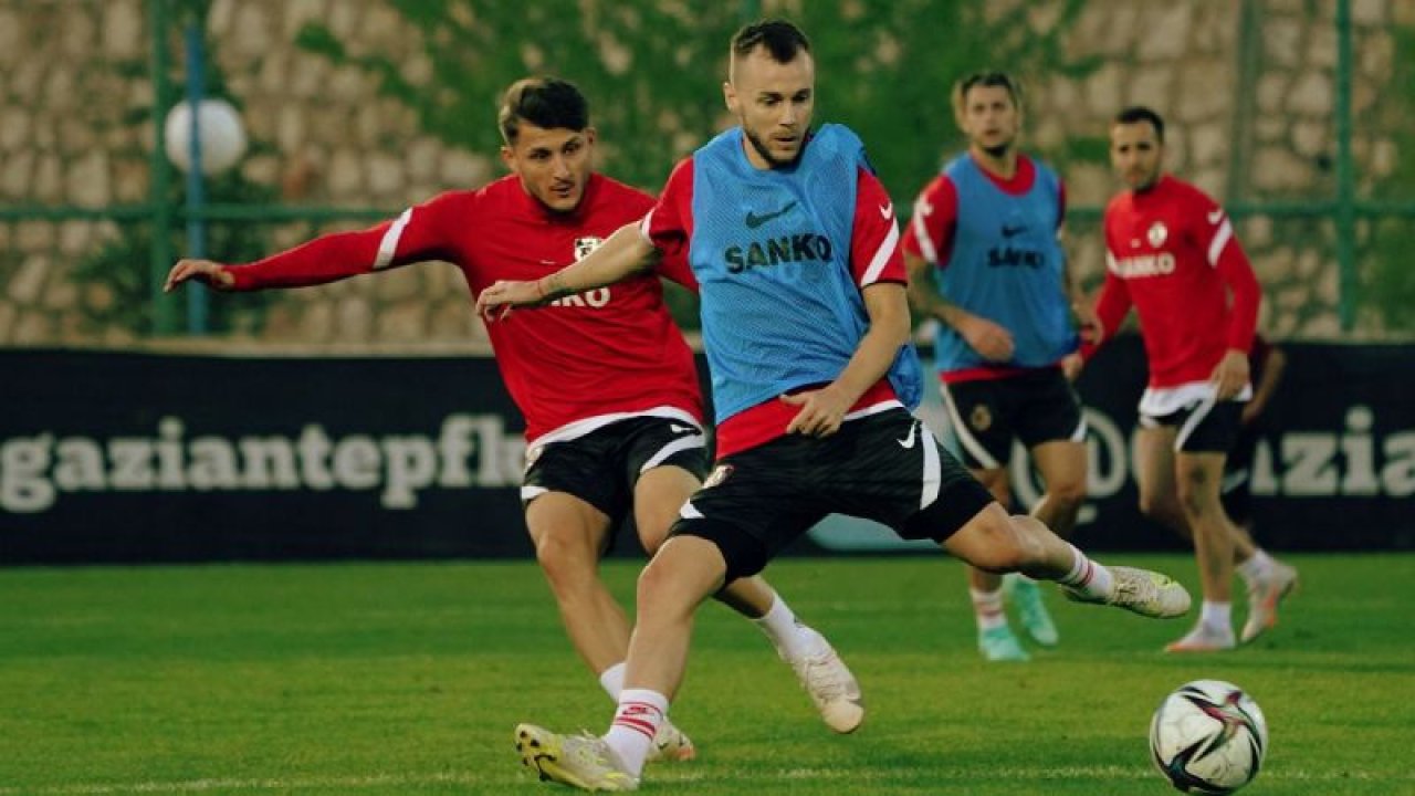 Gözler Maxim’de
