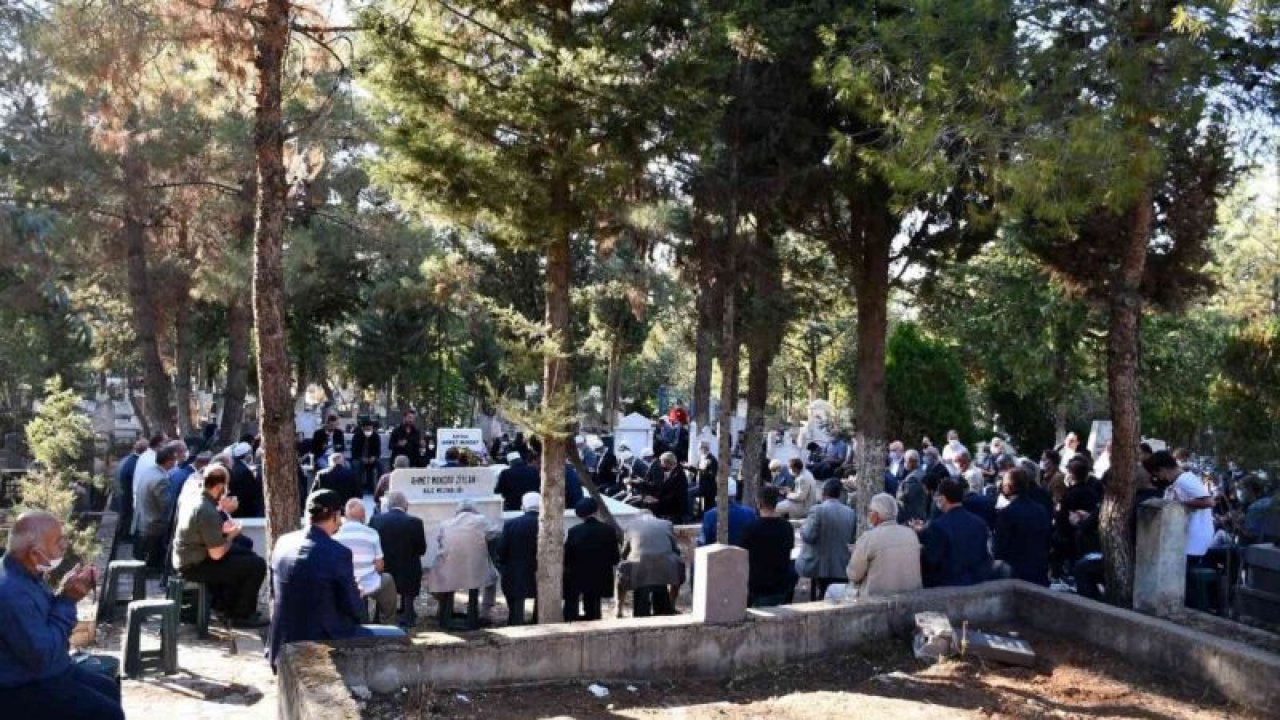 Hacı Ahmet Ziylan mezarı başında anılıyor