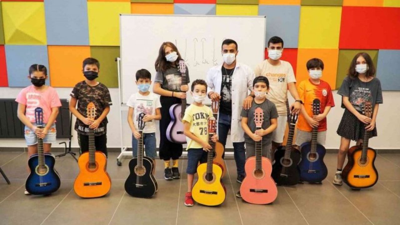 Şehitkamil’in gitar kursuna yoğun ilgi