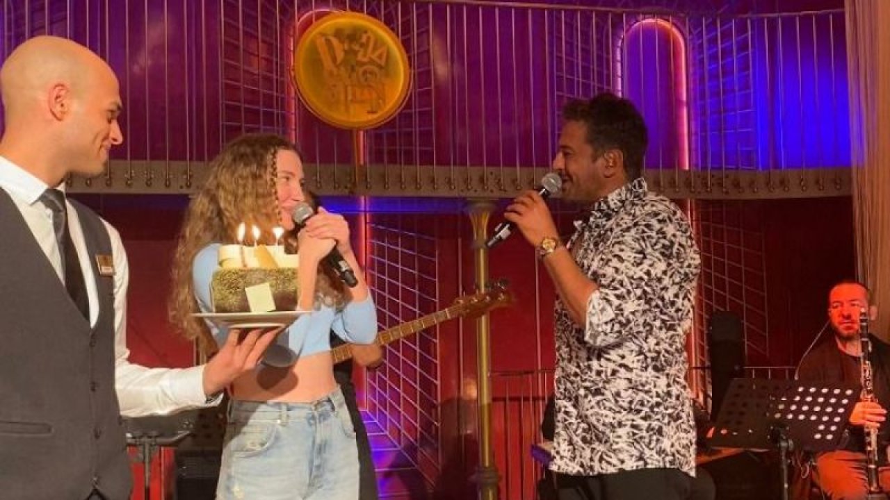 Irmak Arıcı, Emre Altuğ ile Doğum Gününü Sahnede Kutladı