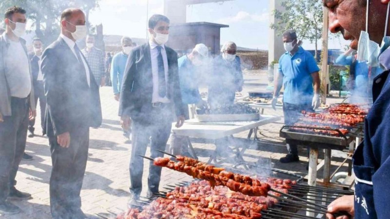 Muhtarlara kebap gibi kutlama