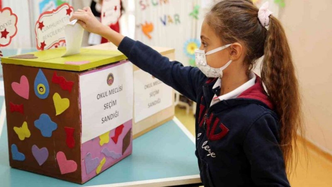 Gaziantep Kolej Vakfı Özel İlkokulu’nda seçim heyecanı sürüyor