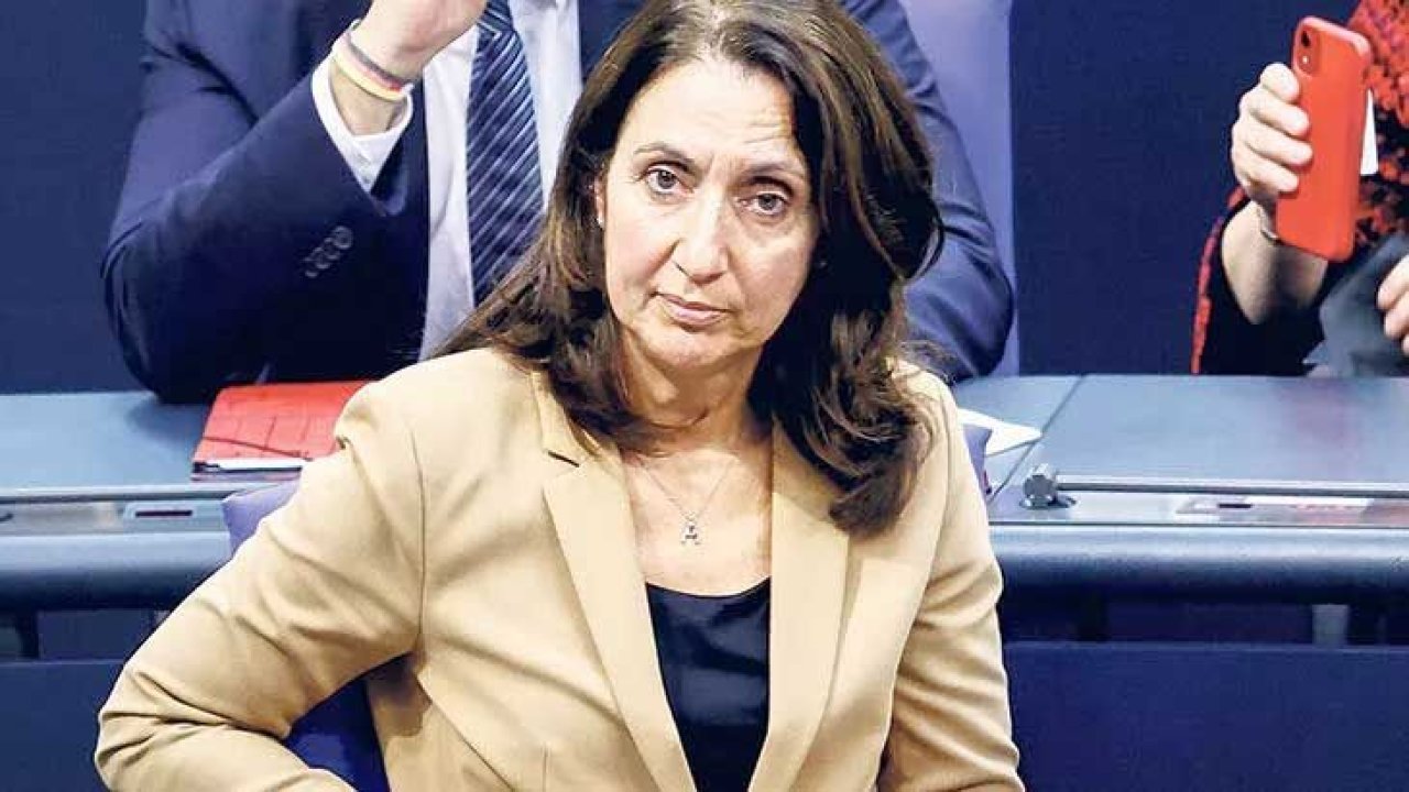 Almanya'da Gaziantep'li Özoğuz Meclis Başkanvekili seçildi