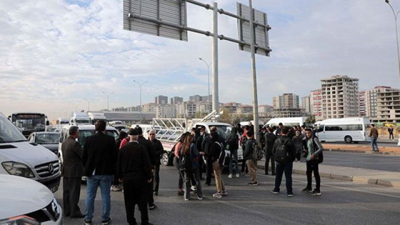 Son Dakika:Video haber...Gaziantep'te Vatandaşın Ölüm Yolu Diye Adlandırdığı O Yolda! Yol Kapatma Eylemi..