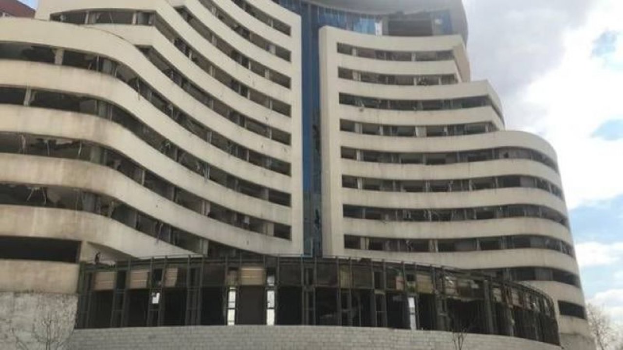 Anatolian Otel'de ağır aksak yıkım…