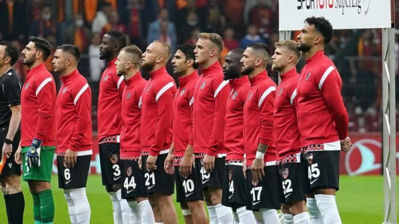 Eskiler oynuyor, Yeniler bakıyor!