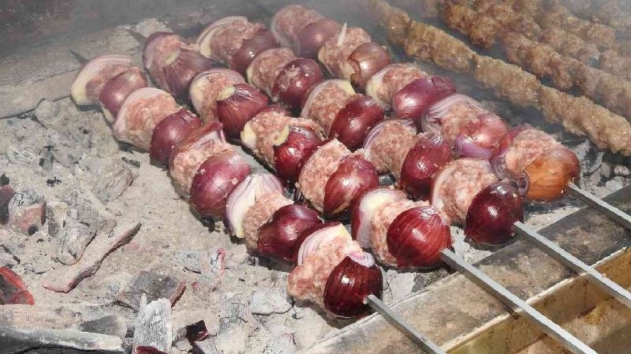 Kış aylarının vazgeçilmez lezzeti: Soğan kebabı