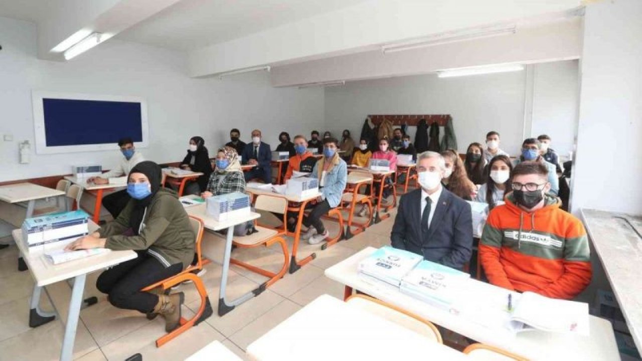 Şahinbey’den öğrencilere eğitim seti