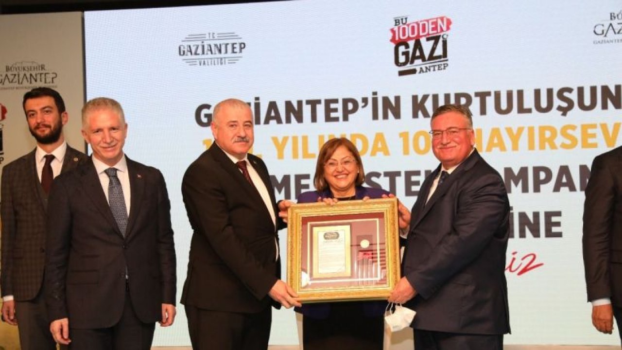 Salahattin Kaplan’a  Cumhurbaşkanı Recep Tayyip Erdoğan’ın da katıldığı Eğitime Destek Ödülü Töreninde Eğitime Destek Ödülü...