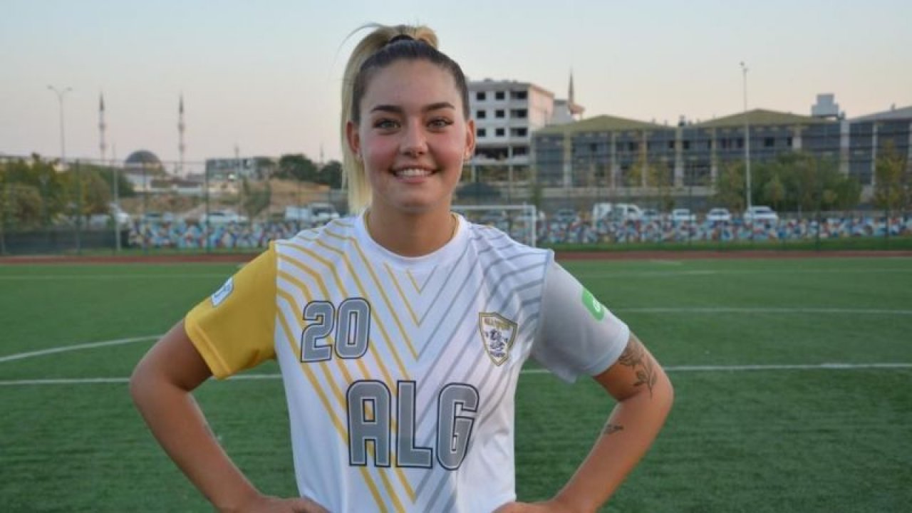 Survivor’a katılacak olan Aycan'a takım arkadaşlarından destek