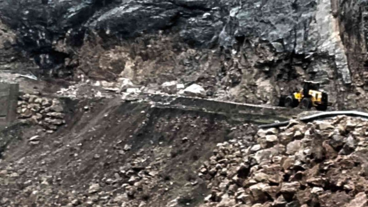 Son Dakika: Kahramanmaraş’ta heyelan...Dev Kaya Parçaları Yola Düştü