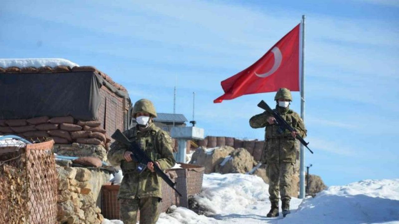 Foto Haber: Mehmetçik sınırda ailesiyle görüşerek yeni yıla girdi
