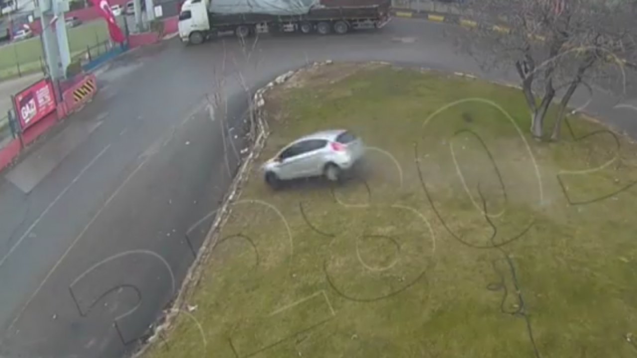 Video Haber...Gaziantep'te trafik kazaları mobese kameralarına yansıdı