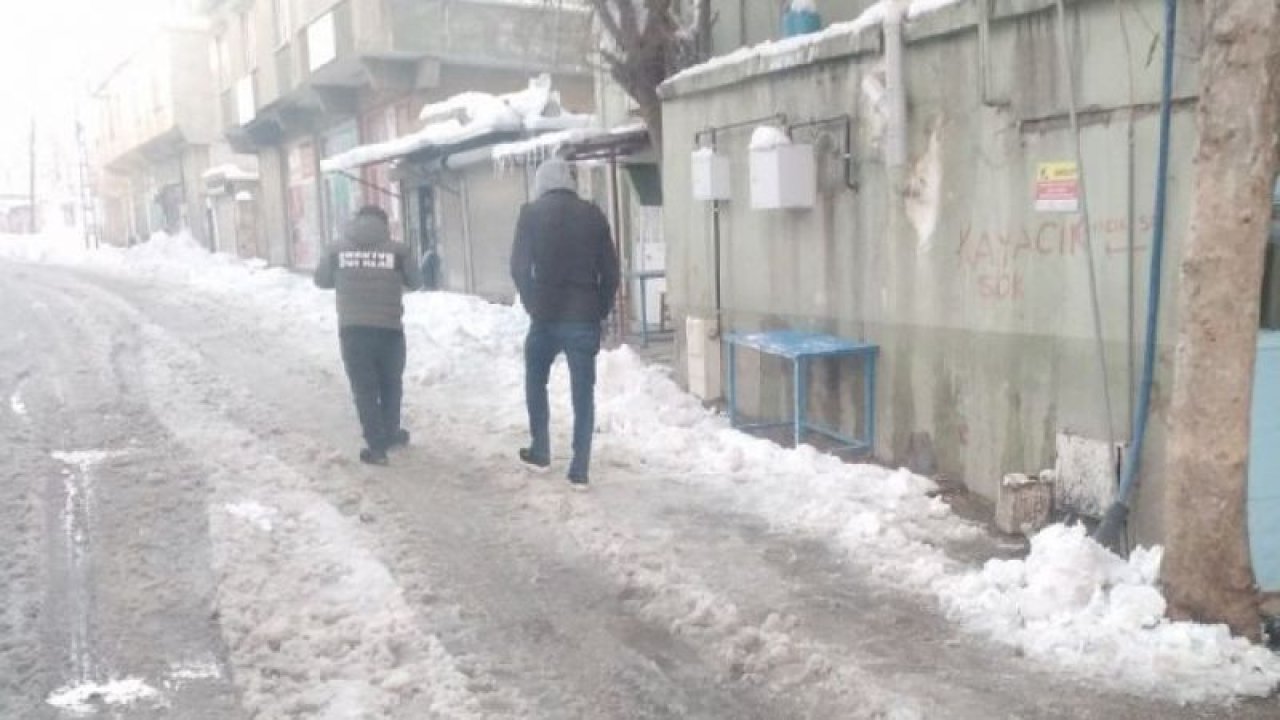 Yok Artık! Yeşilçamdaki Film Geçek Oldu! !Gaziantep'te Fabrikada 18 saat mahsur kalan işçileri kıraathaneye bırakıp kaçtı