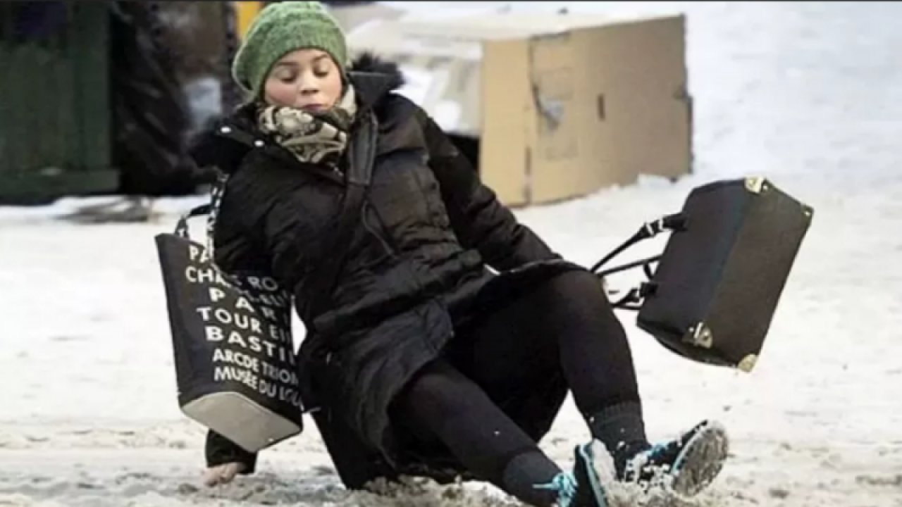 Foto Haber: Gaziantep'te Her Yer Kar Ve Buz! Karda Ve Buzda yürürken düşme tehlikesine dikkat