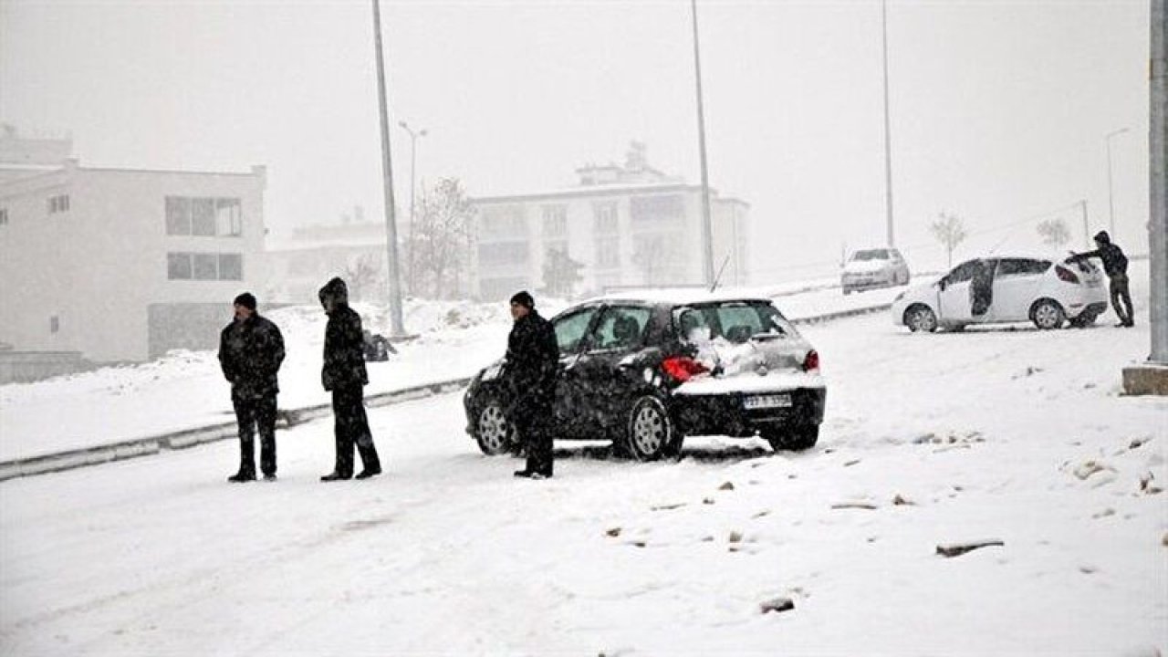 Son Dakika: Gaziantep'te Ana Yollar Yine Kara Teslim Oldu! Yollar Yine kapandı...