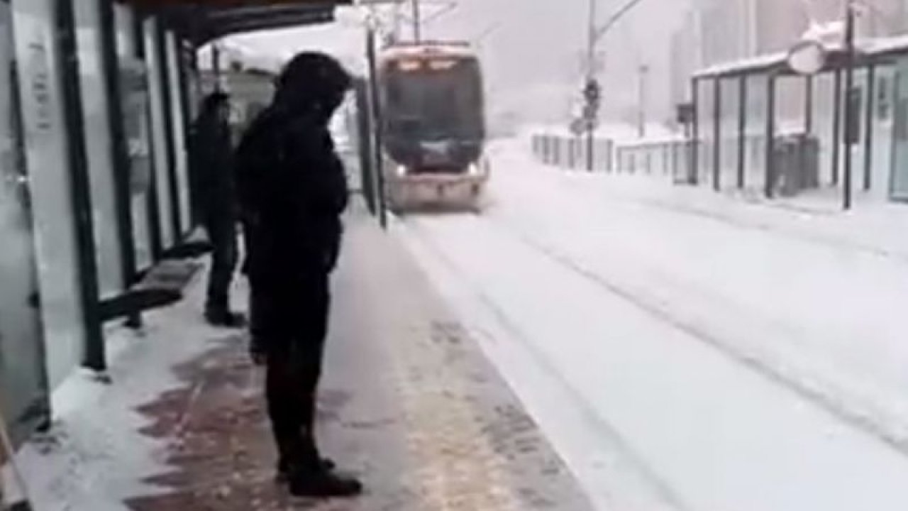 Son Dakika: Video Haber... Gaziantep'te Tramway Ve Otobüsler Yoğun Yağan Kara Rağmen Çalışıyor mu? İşte Ulaşımda Son Durum