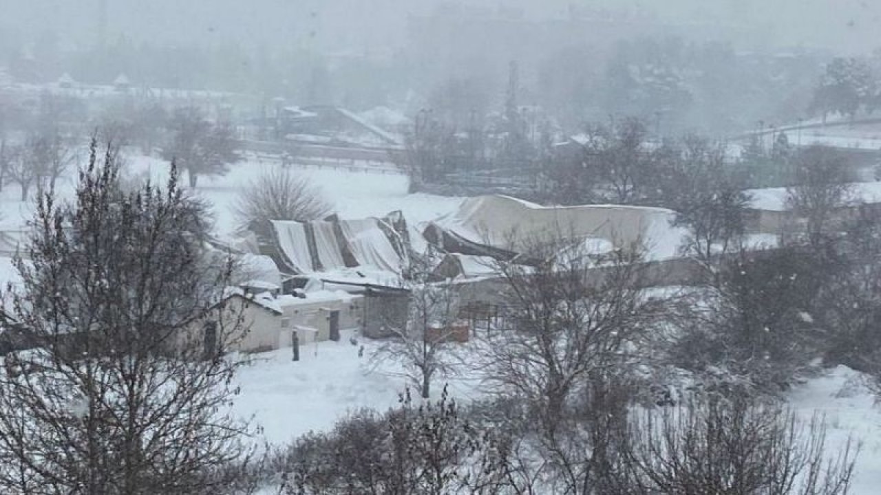 Son Dakika: Gaziantep Atlı Spor Kulübü'nün Çatısı Yoğun Yağan Kardan Çöktü