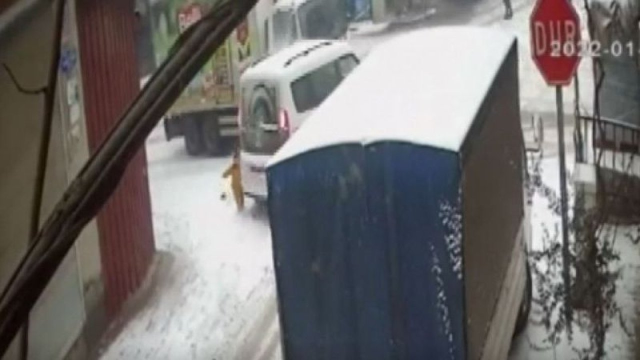 Son Dakika: Video Haber...Gaziantep'te Küçük çocuk karda kayan arabanın altına kalmaktan son anda kurtuldu...O Anlar Kamerada