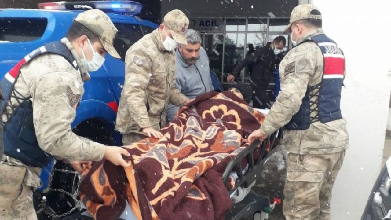 Son Dakika: Video Haber...Gaziantep'te AFAD ve jandarma doğum sancısı çeken kadının yardımına yetişti
