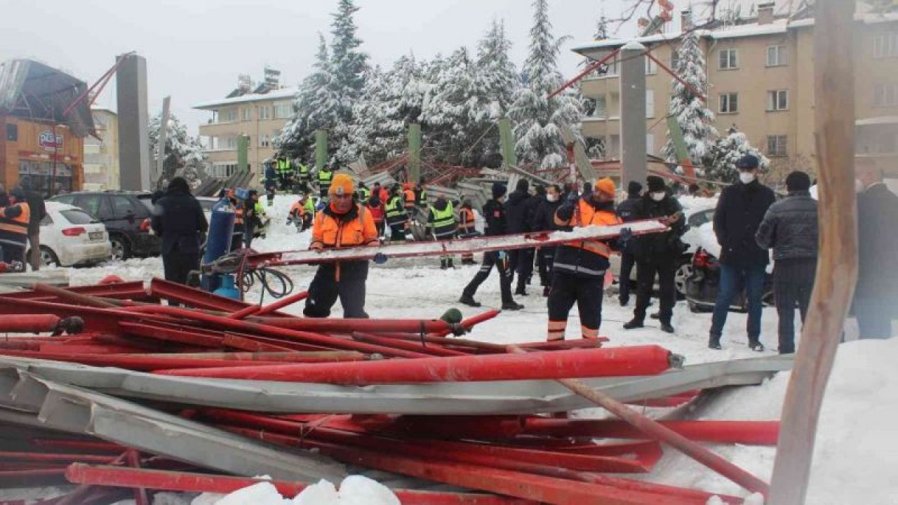 Son Dakika: Video Haber...Felaketten Dönülmüştü! Gaziantep’te çöken pazar yeri çatısının enkazı kaldırılıyor