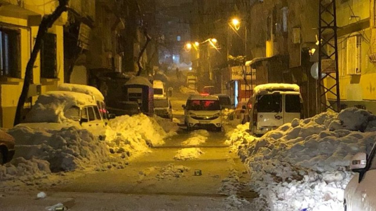 Son Dakika:Video Haber...Gaziantep’te sokak ortasında 'KAR'da  silahlı saldırı: Yaralılar var