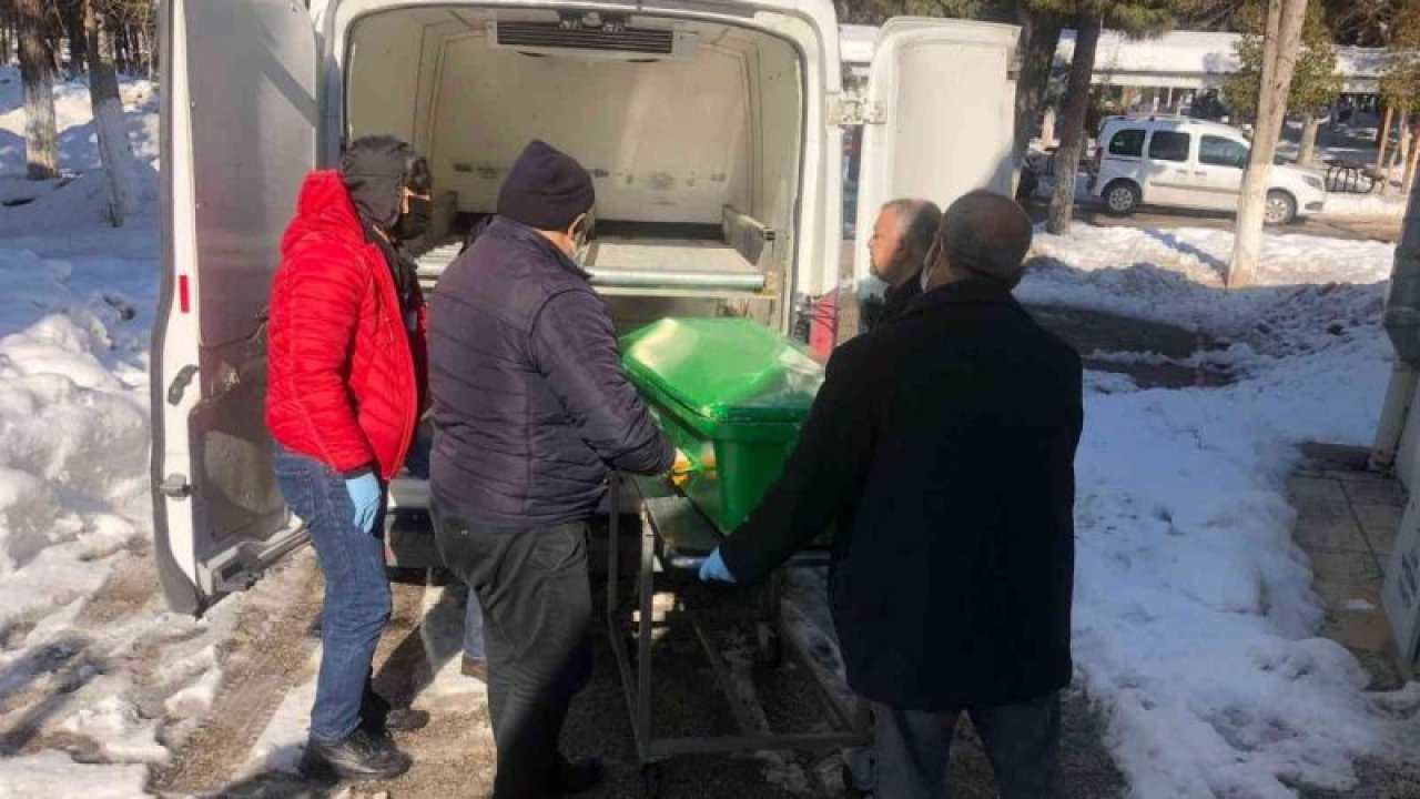 Son Dakika: Video Haber: Gaziantep'te çatıdan düşen kar kütlesi yaşlı adamı hayattan kopardı