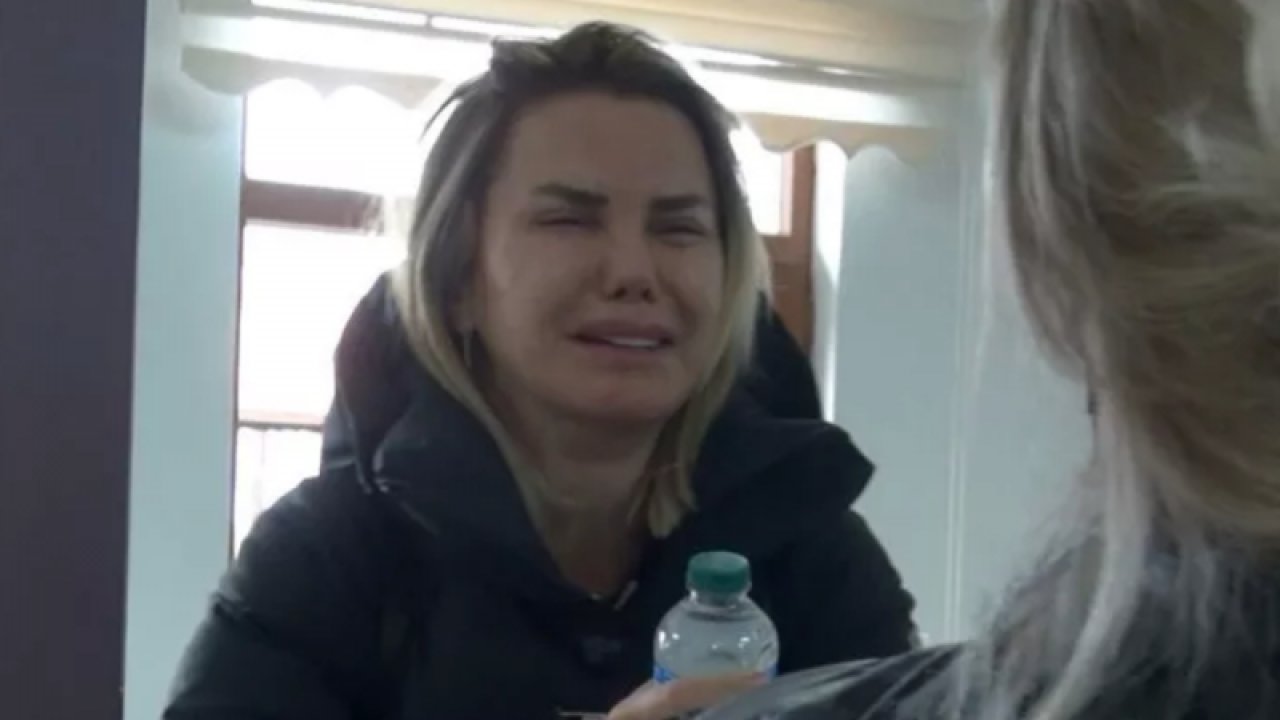 Ece Erken taziyede gözyaşlarına boğuldu! "Onun yerine keşke ben ölseydim"