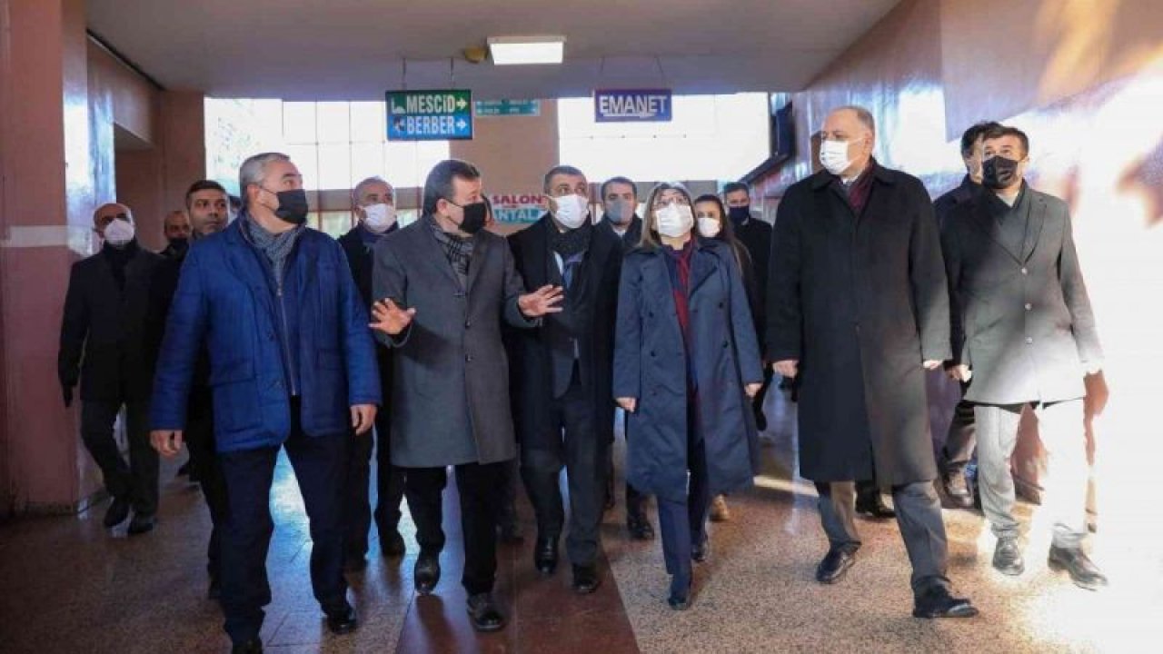 Şahin, şehirlerarası otobüs terminali’ndeki kar temizleme çalışmalarını yerinde inceledi