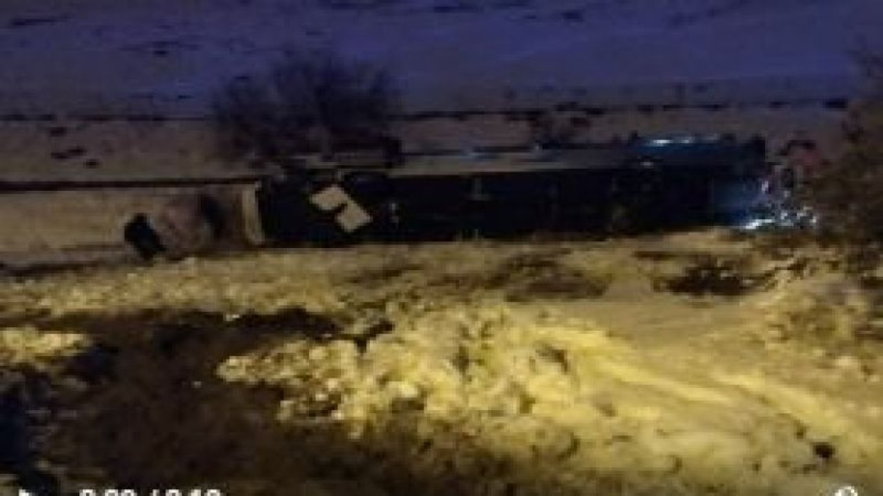 Son dakika! Video Haber...İşte Detaylar!Gaziantep-Nurdağı yolunda bir otobüs şarampole yuvarlandı!20 İla 25 yaralı var ambulanslar olay yerine gitti!Vali Gül'den Kazayla İlgili Açıklama....