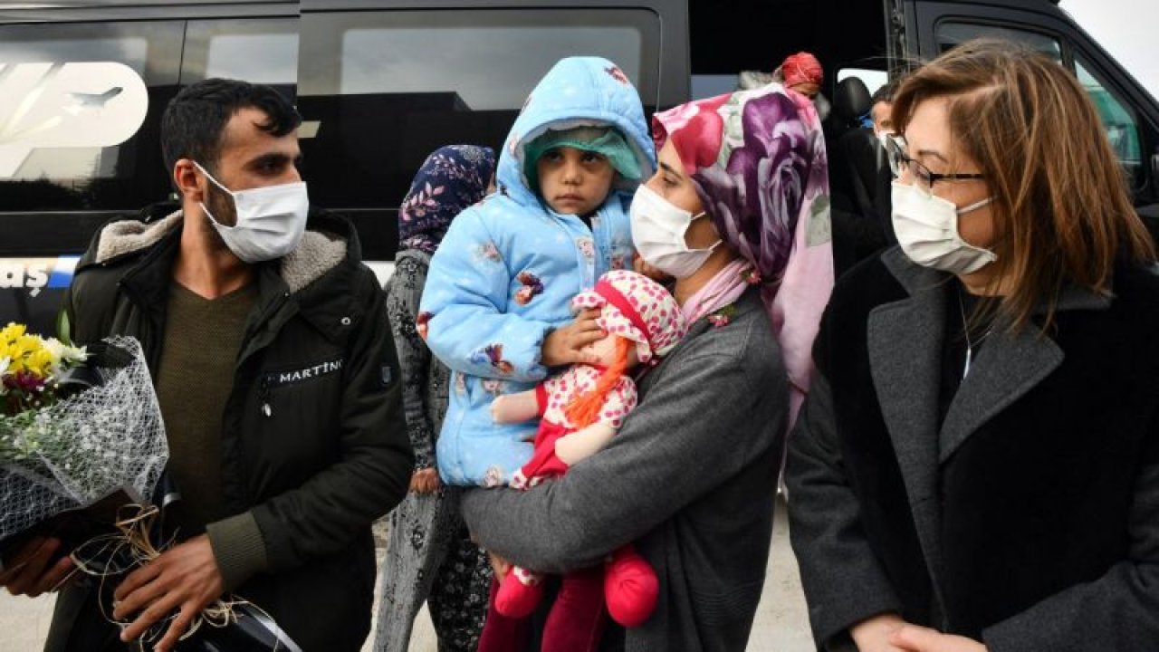 Son Dakika...Başkan Şahin taburcu edilen minik Asiye'yi havalimanında karşıladı