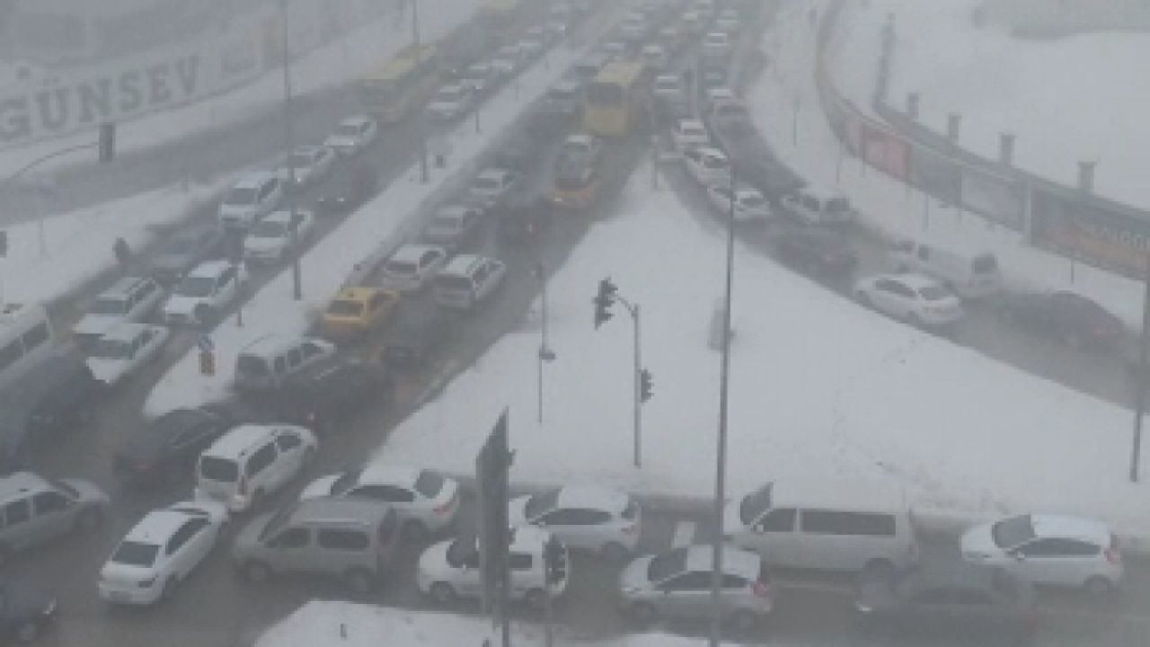 Video Haber...Sis ve gizli buzlanma trafiği felç etti