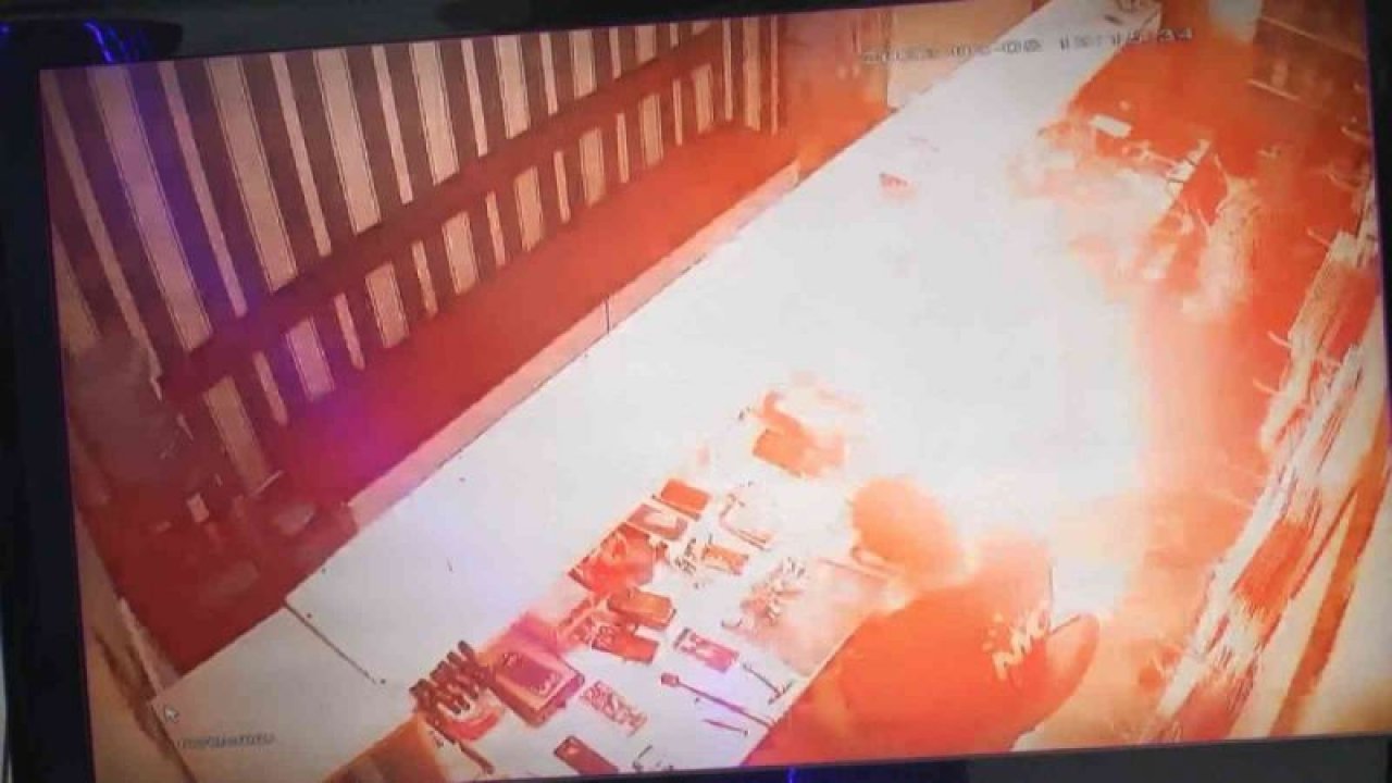 Son Dakika: Video Haber...Gaziantep'te Cep telefonunun bataryası bomba gibi patladı! O Anlar Kamerada...