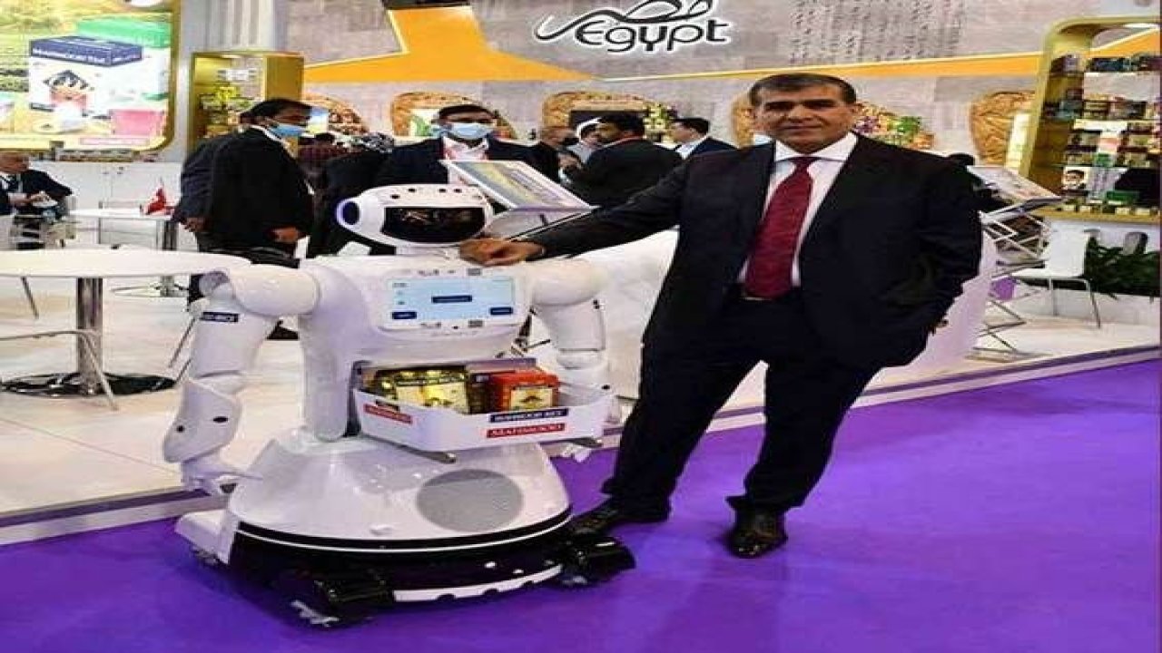 Altunkaya’nın markalarını yapay zekalı robot tanıttı