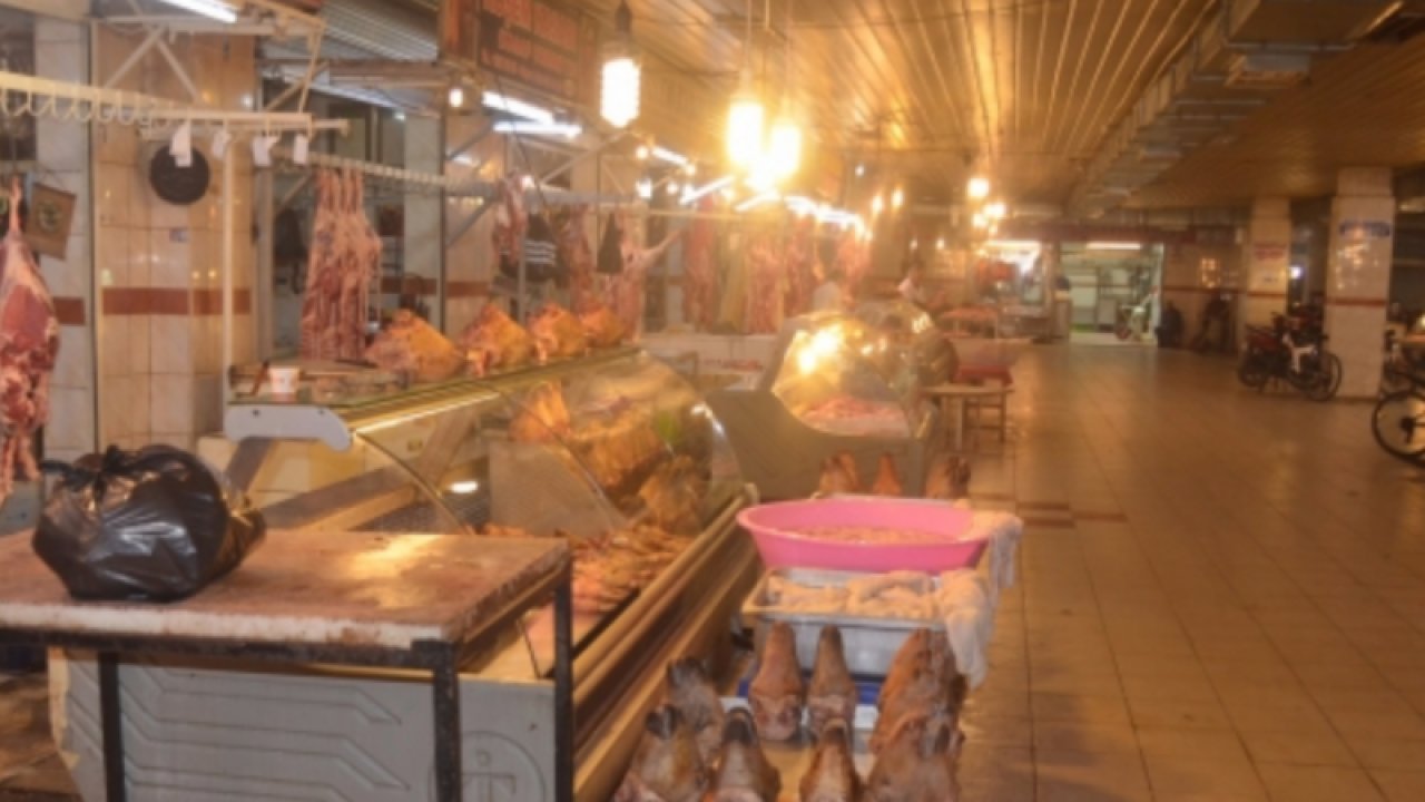 Eski kasap Hali Yıkılmaya Yüz Tuttu! Yıkılma Riskine Rağmen Yüzlerce Esnaf Çalışmaya Devam Ediyor...